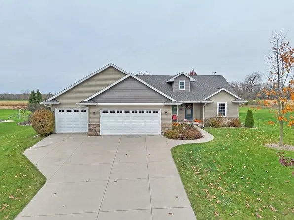 N2290 Northmont Dr, Greenville, WI 54942