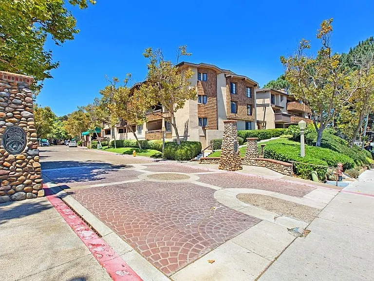 8870 Villa La Jolla Dr #305 — Photo 24