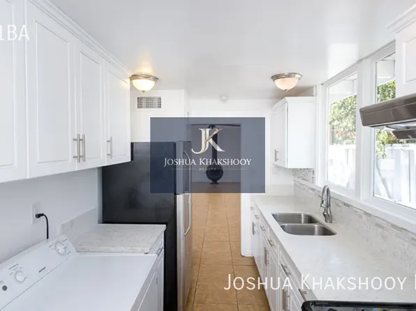 11304 Isleta St, Los Angeles, CA 90049