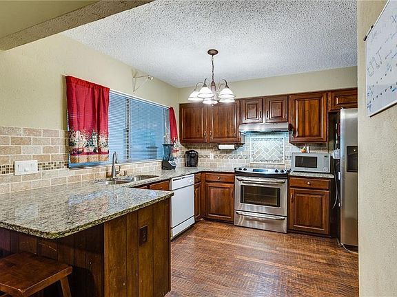 5th image of 305 Carol Dr