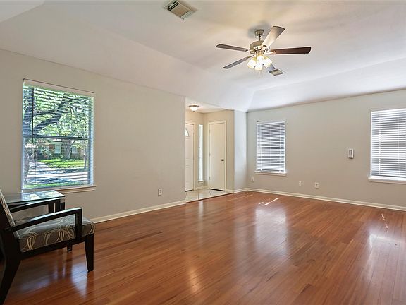 5th image of 4422 Leeland St