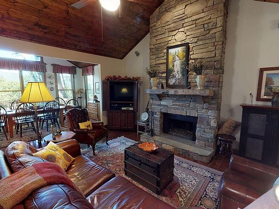 4th image of 160 Ladyslipper Ct