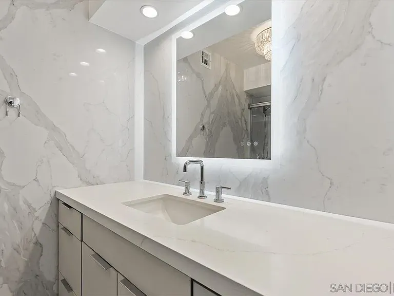 1830 Avenida Del Mundo #1210 — Photo 35
