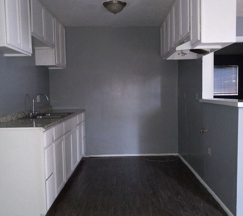 1st image of 1119 Stanley Ave #1