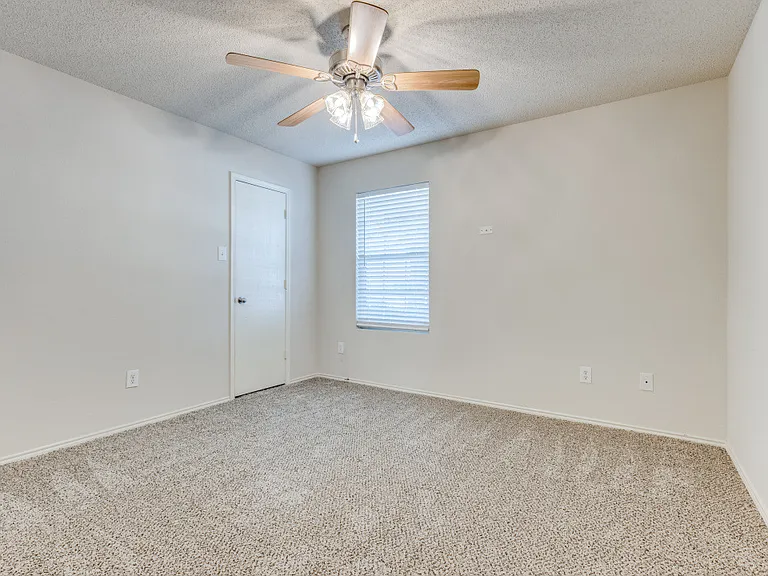 9709 Thomas Jefferson Dr — Photo 13