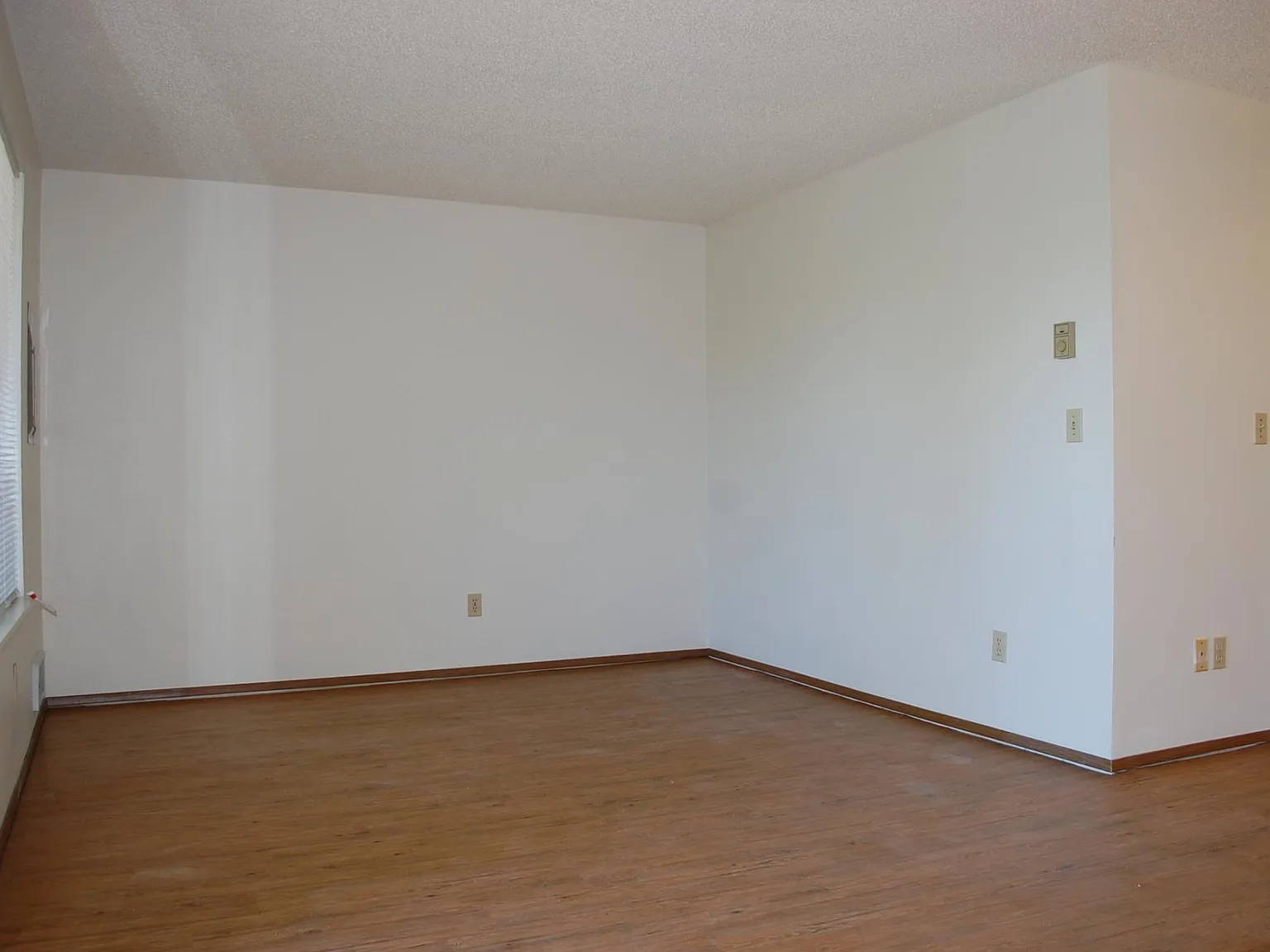 1 bed, 870 sqft, $1,640 — Photo 4
