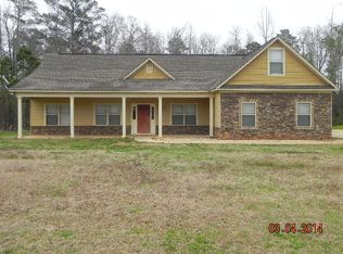 27 Isbell Rd, Fort Mitchell, AL 36856