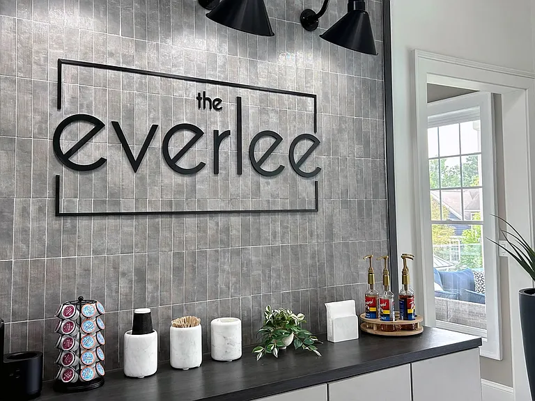Discover The Everlee's inviting coffee spot, where residents connect over gourmet brews with attentive staff.