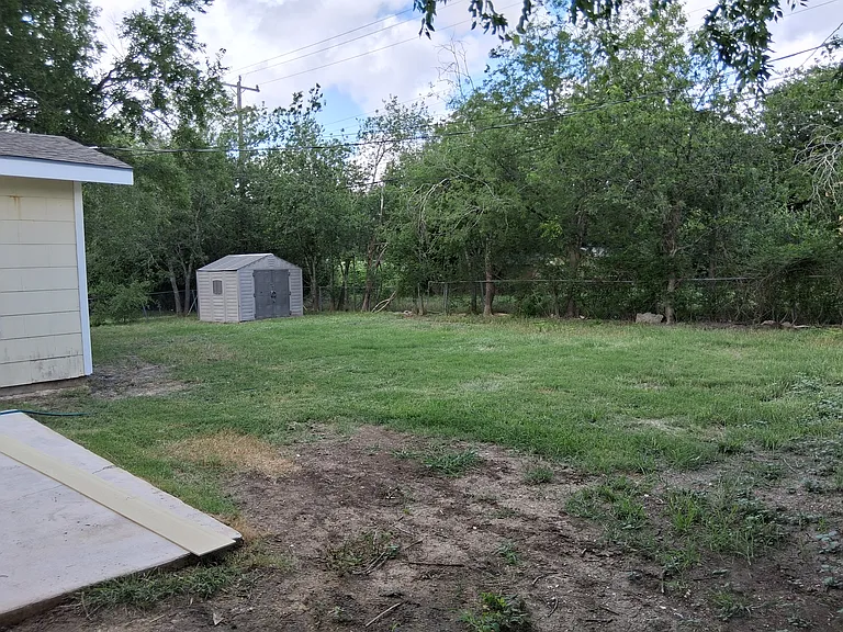 415 Andricks Dr — Photo 11