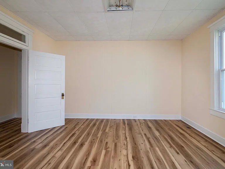 222 W Main St — Photo 30