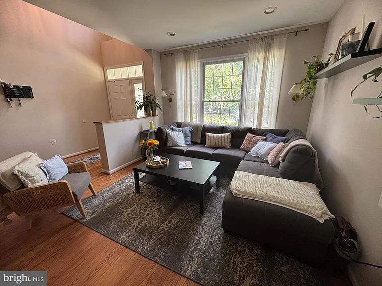 1338 Park Garden Ln — Photo 2
