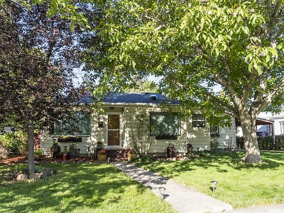 2nd image of 2946 S Garden Cir