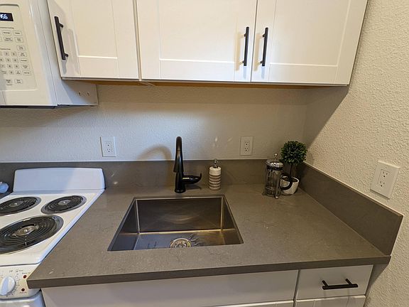 2nd image of 4025 Miller Way