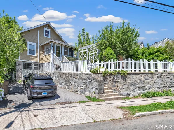 17 Reynolds Avenue, Stamford, CT 06905