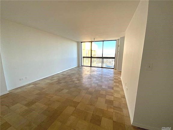 3rd image of 27110 Grand Central Pkwy APT 33R