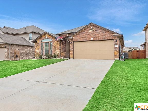 2nd image of 1414 Blue Leaf Dr