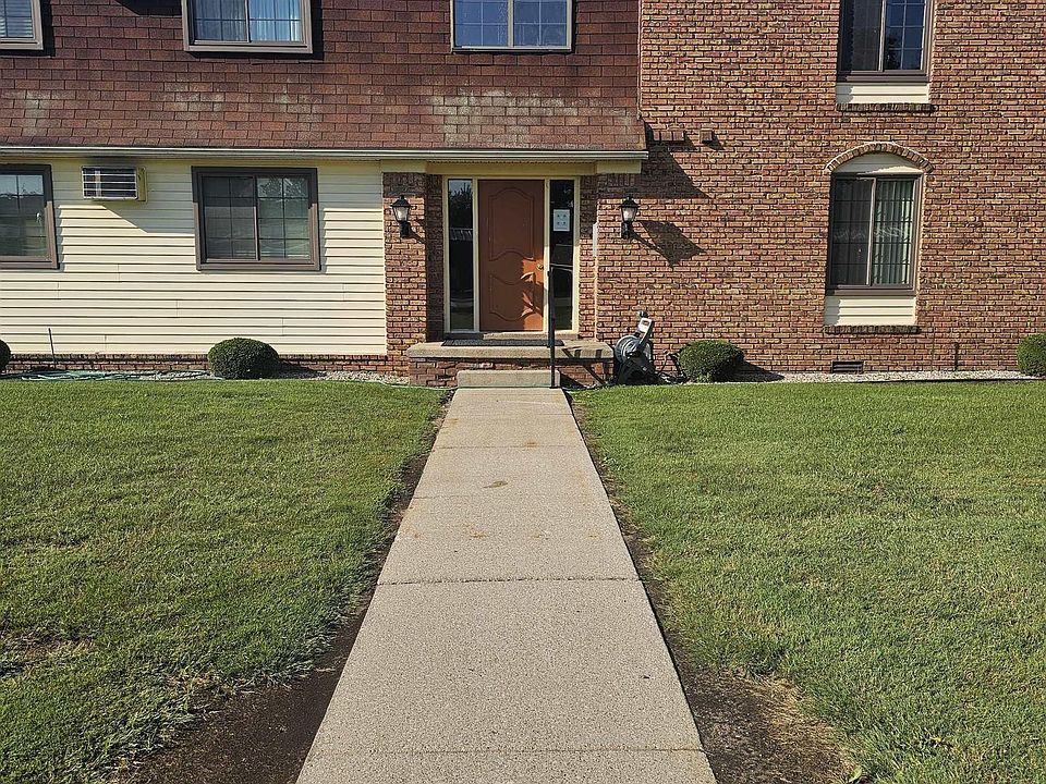 1st image of 1900 River Rd APT G1