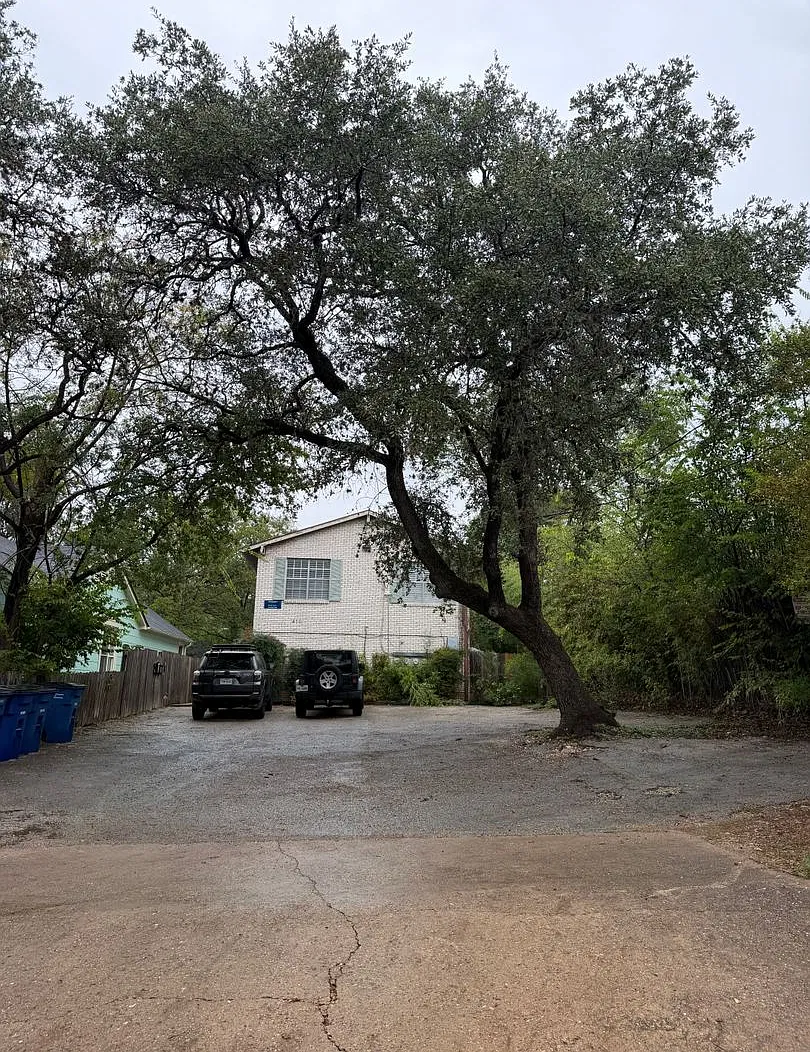 410 Park Lane — Photo 1