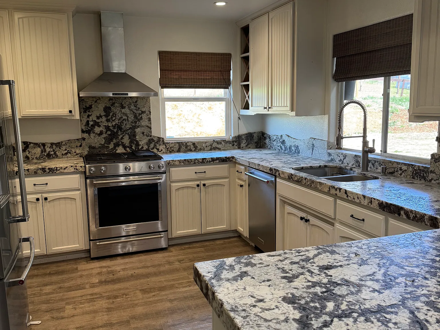 4 bed, 2000 sqft, $5,200 — Photo 3