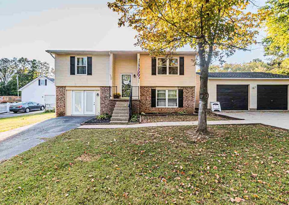 1st image of 529 Countrywood Pl