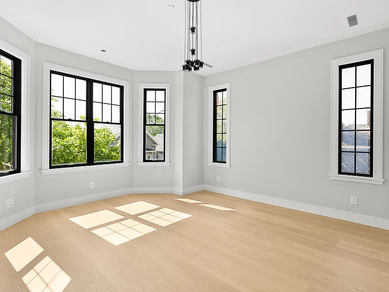 34 Pinckney St #1 — Photo 1