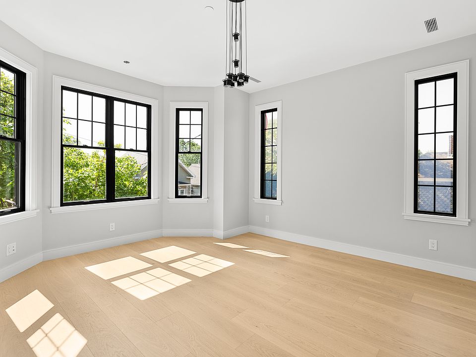 1st image of 34 Pinckney St #1