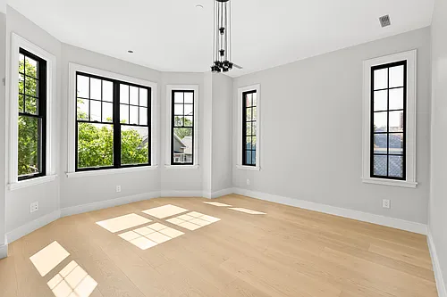 34 Pinckney St Photo 1