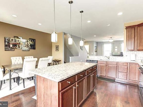 3rd image of 8237 Heritage Crossing Ct