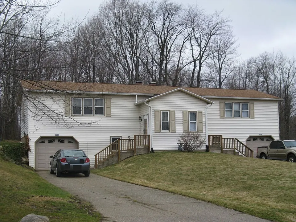 8556-8558 Kirsch Rd