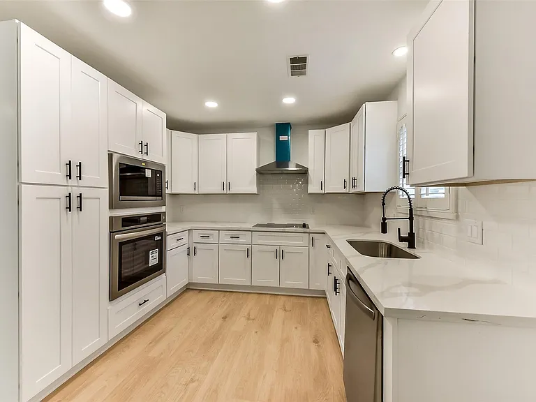 5946 Valkeith Dr — Photo 11