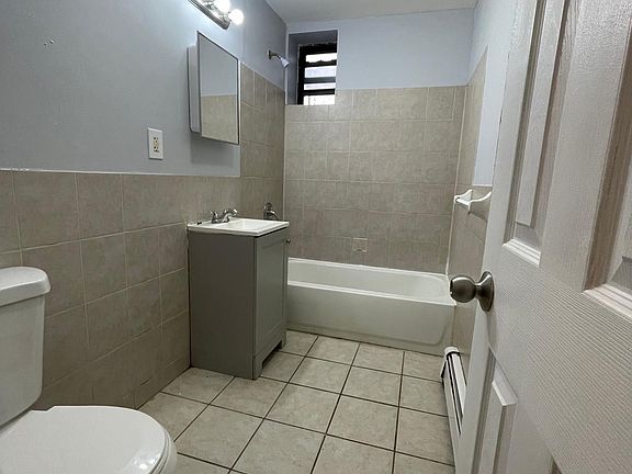 5th image of 205 Union St APT 4