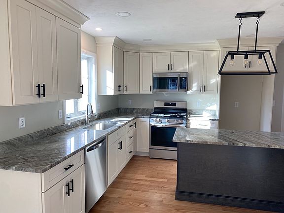 Kitchen area with Island