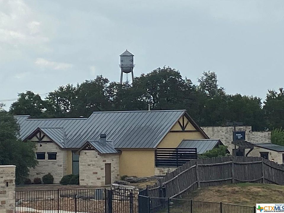 1st image of 1622 Gruene Vineyard Xing