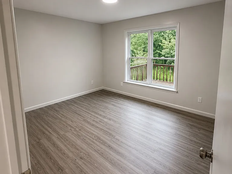 34 Maple Ave N — Photo 10