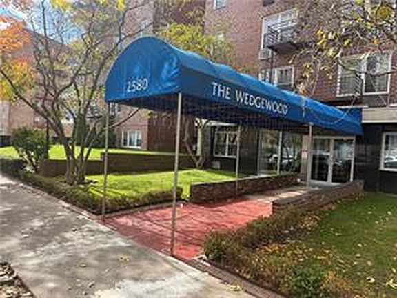 3rd image of 2580 Ocean Pkwy APT 4D