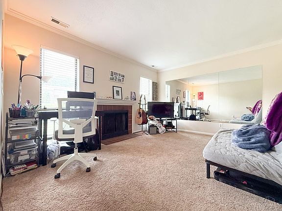 4th image of 1 Woodview Ct