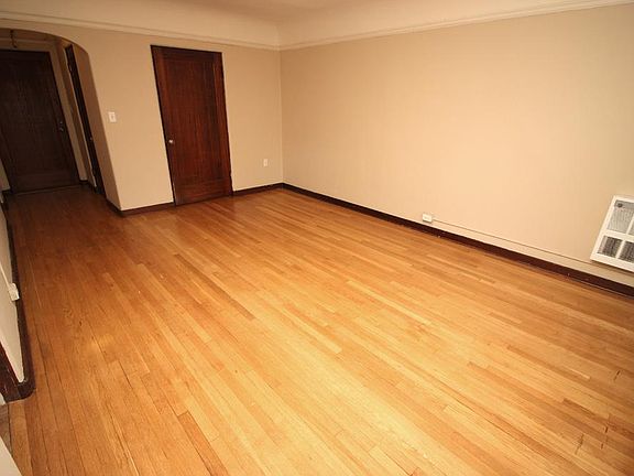 4th image of 222 Summit Ave E #304