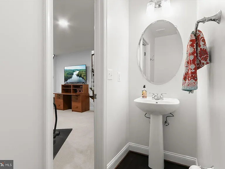 7207 Phelps Hill Ct — Photo 40