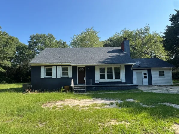 1084 Forbes Ln, Manning, SC 29102