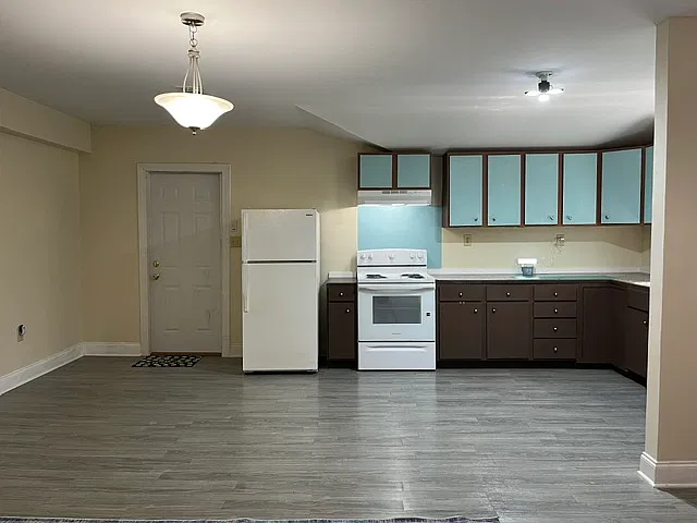 2 bed, 900 sqft, $800 — Photo 2