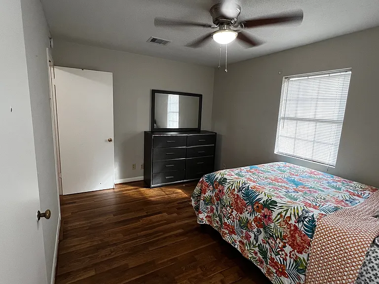 724 Kyle St — Photo 14