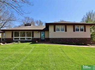 9915 Rockbrook Rd, Omaha, NE 68124