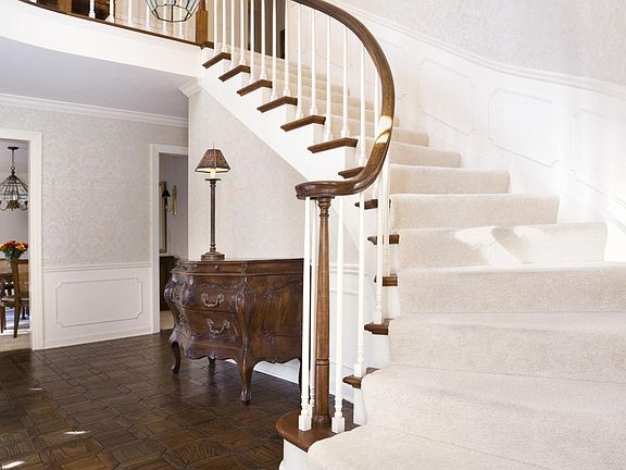 2nd image of 80 Roxbury Road