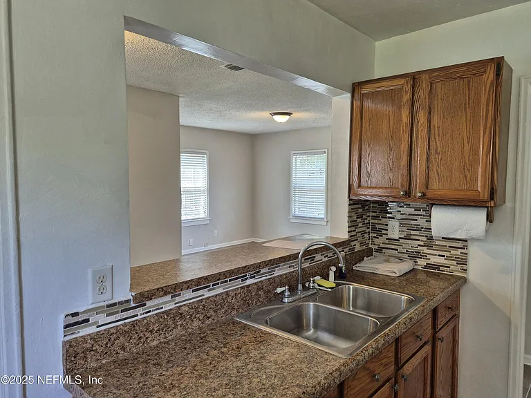 4717 Cambridge Rd — Photo 5