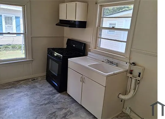 392 W Raleigh Blvd — Photo 5