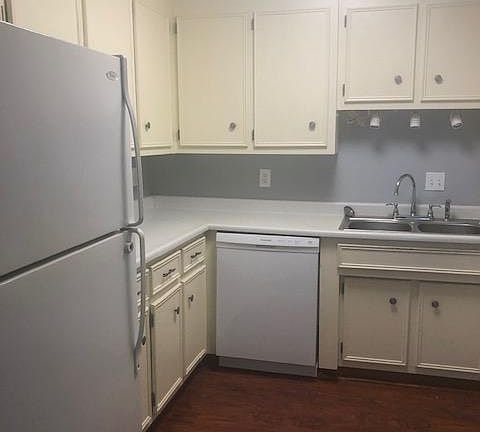 2nd image of 224 Devonwood Ct