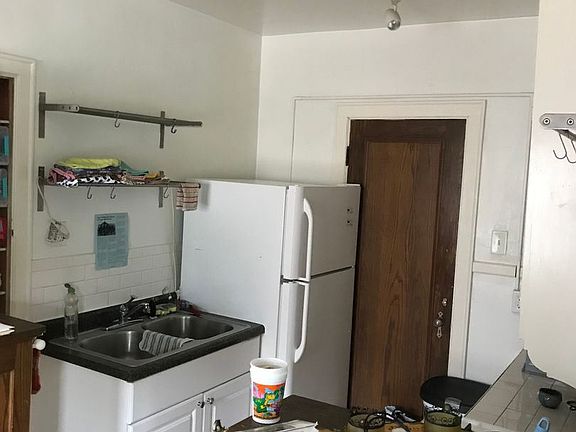 4th image of 3232 Blaisdell Ave #203
