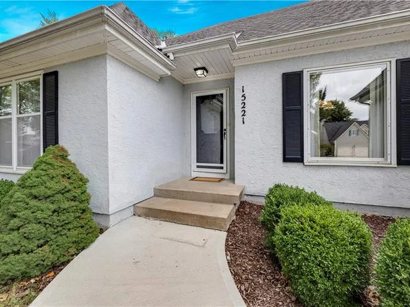 15221 W 84th Ter, Lenexa, KS 66219