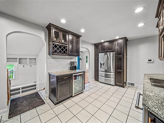 2nd image of 280 Lownsdale Ave