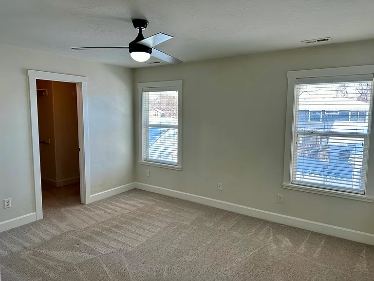 718 W Iowa St — Photo 21